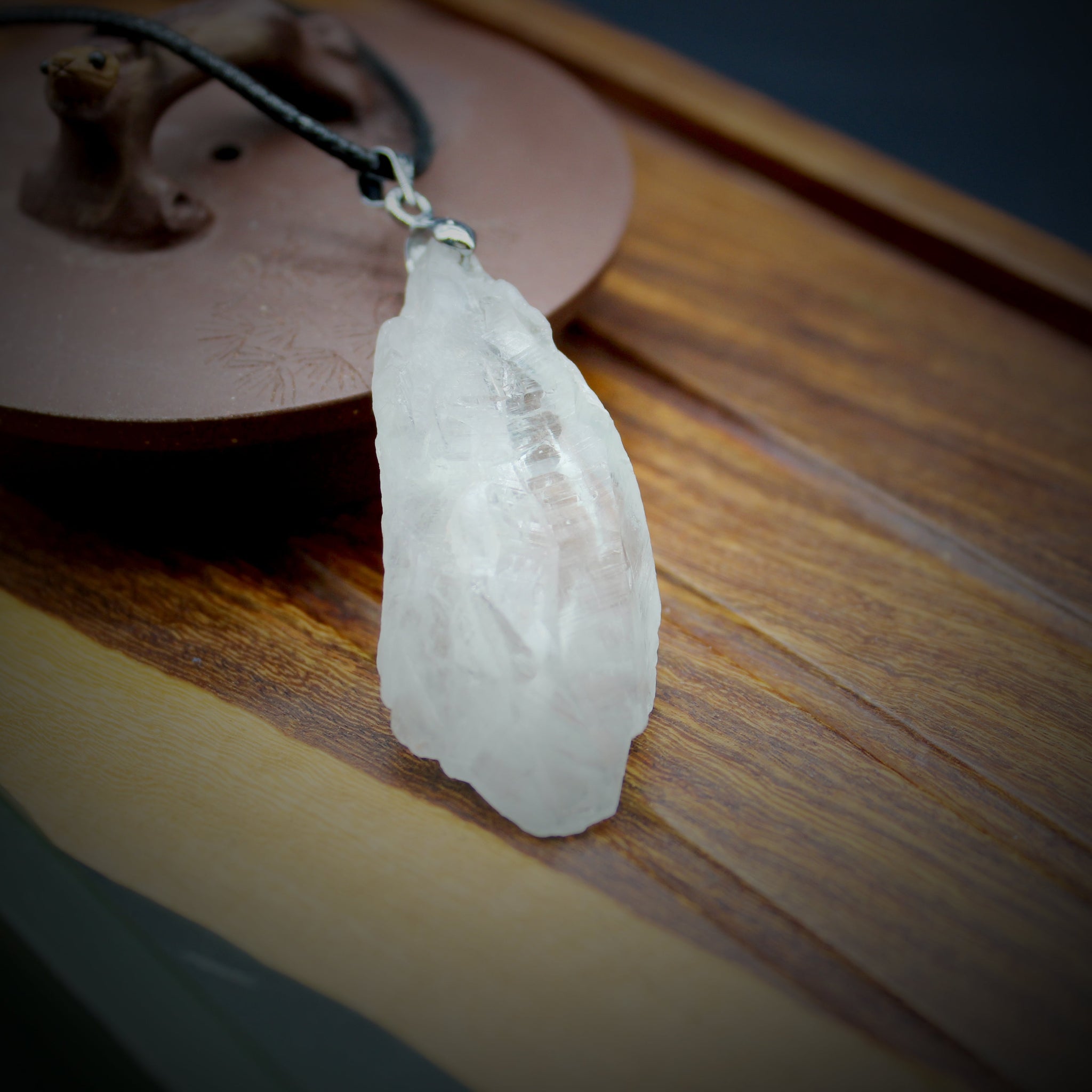 Natural crystal pendant, raw ore, raw stone, free black leather rope, simple and versatile crystal necklace