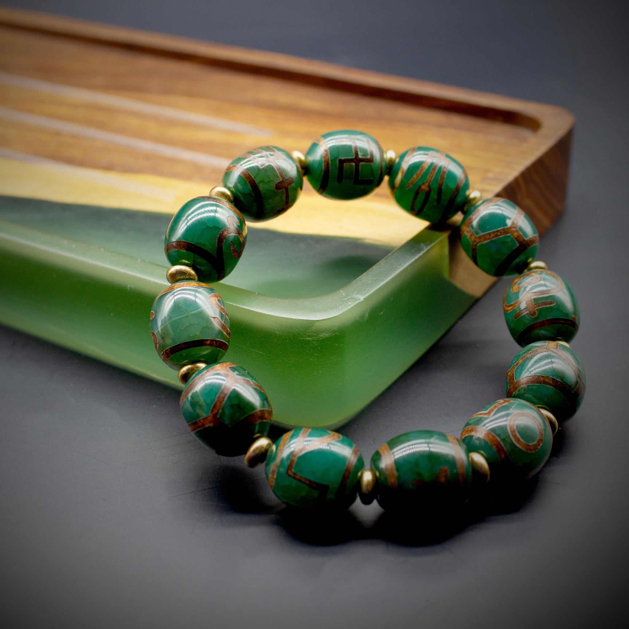 尼泊尔藏传台珠藏珠玛瑙手链绿色龙纹财神天珠手串 Nepal Tibetan Plateau Bead Agate Bracelet Green Dragon Pattern God of Wealth Tianzhu Bracele